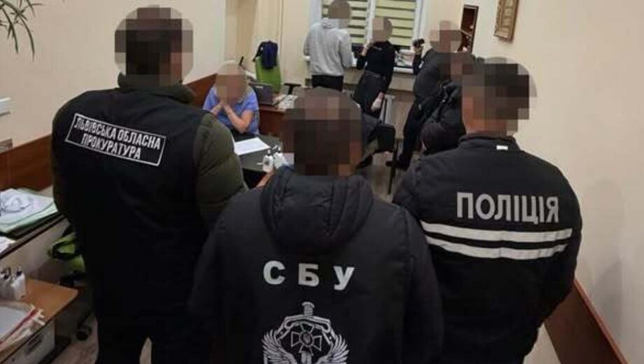 СБУ разоблачила масштабную коррупционную схему во Львове: врач медкомиссии »продавала» группы инвалидности за 2 тыс. долларов