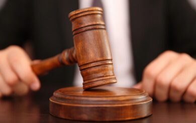 Чоловік побив підлітка на шкільному подвір’ї Закарпаття – суд призначив покарання