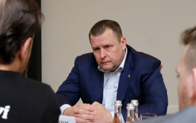 Атака на Днепр: обломок дрона в кабинете мэра, 9 раненых и полуторагодовалый ребенок в больнице