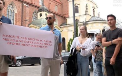 Українці влаштували акцію протесту біля консульства у Вроцлаві