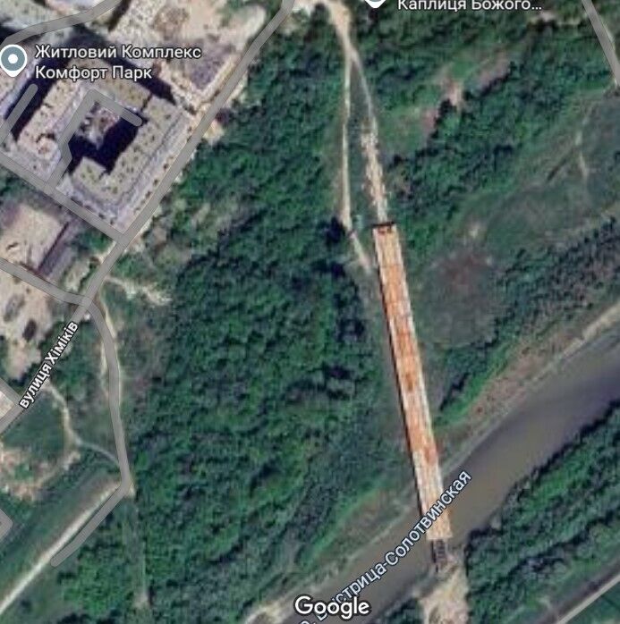 Знімок мосту через річку Бистриця Надвірнянська