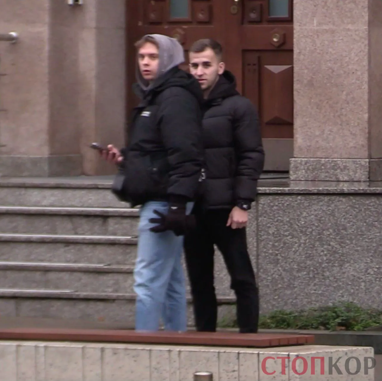 В центре Киева обнаружили рабочих мошеннического колл-центра: Жилянская 31