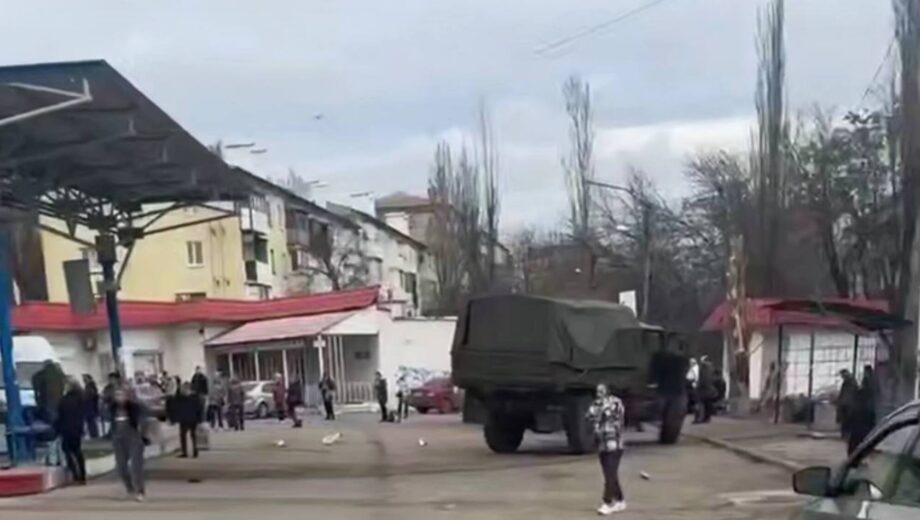 Пьяные российские военные влетели грузовиком в автостанцию в Донецке: есть погибшие