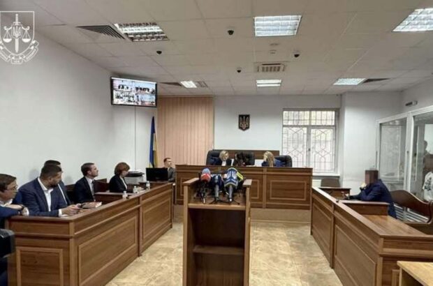 Вбивство підлітка на Київському фунікулері: адвоката покарали за затягування суду