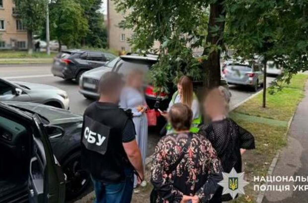 У Києві судитимуть директорку підприємства: за $26 тисяч вона знімала військовозобов’язаних з розшуку та оформлювала бронювання