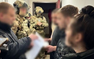 В Харькове разоблачена преступная организация с полицейским и бывшими стражами порядка, которые требовали денежку