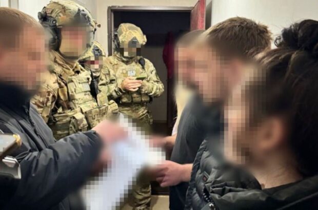 У Харкові викрито злочинну організацію з поліцейським і колишніми правоохоронцями, які вимагали грош