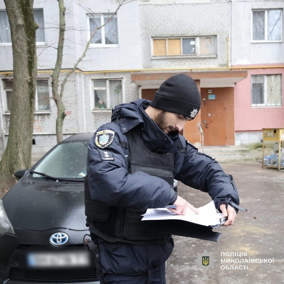 У Миколаєві в сміттєвому контейнері знайшли немовля: поліція розшукує матір
