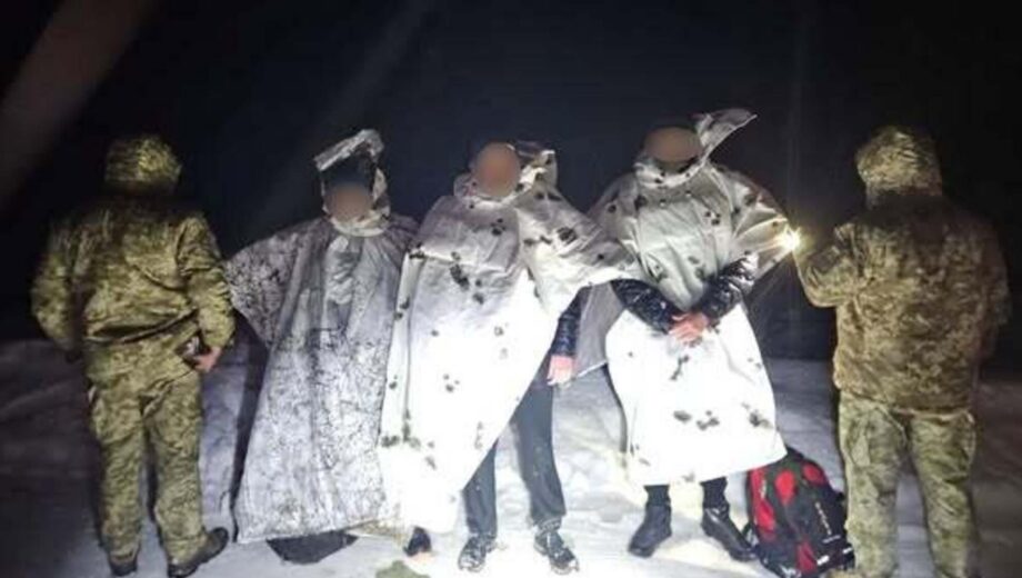 Антитепловізійні плащі не врятували: на кордоні з Молдовою затримали трьох чоловіків