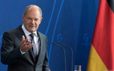 Берлин прекращает поставки тяжелой техники Украине и сомневается в контрнаступлении.