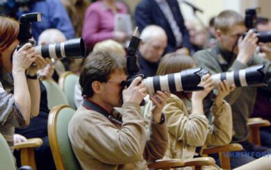 Журналістам та діячам сфери культури можуть заборони виїзд з України
