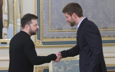 ”Чекав одного лідера – приїхав інший”: Зеленський зустрівся з опозиційною партією Словаччини