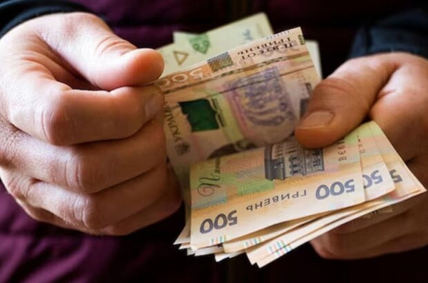 Не чекаючи 60 років: кому в Україні платять пенсію раніше