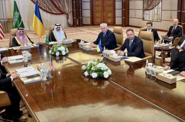 Стал известен состав украинской делегации для мирных переговоров