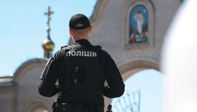Поліція втекла