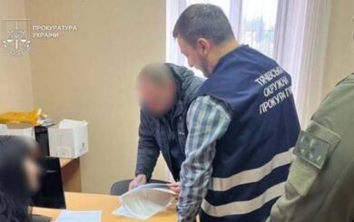 Схема з ”бронюванням” через фіктивних педагогів: на Тячівщині викрили керівництво ліцею