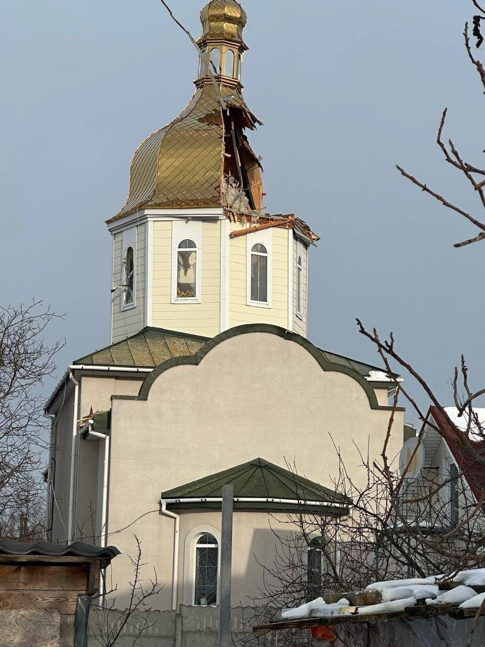 На Київщині зафіксовано удар по Римо-католицькому храму і монастирю сестер кармеліток