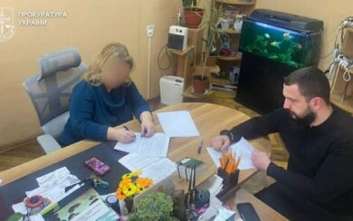 В Киеве чиновница Службы по делам детей не спасла мальчика, над которым издевалась мать