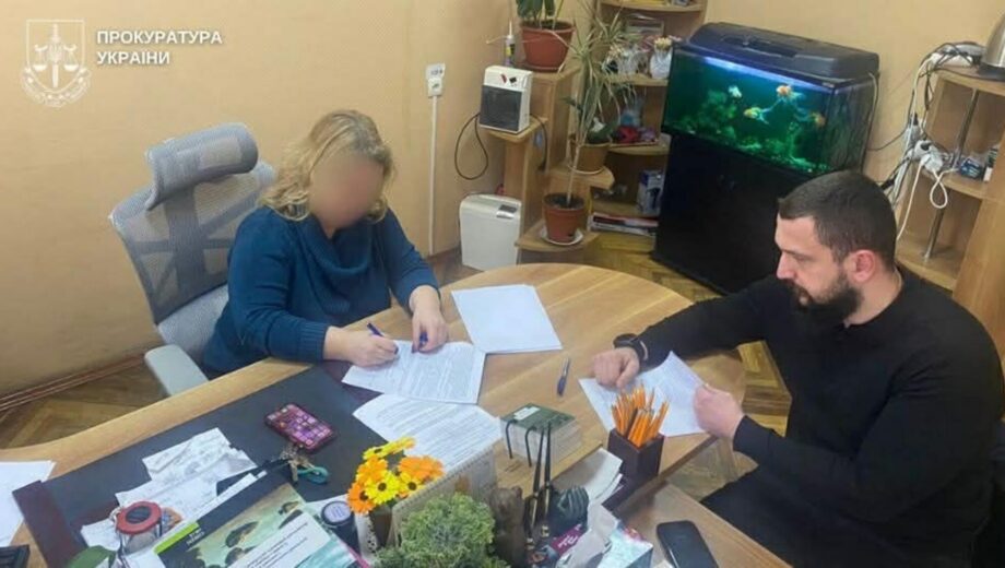 В Киеве чиновница Службы по делам детей не спасла мальчика, над которым издевалась мать