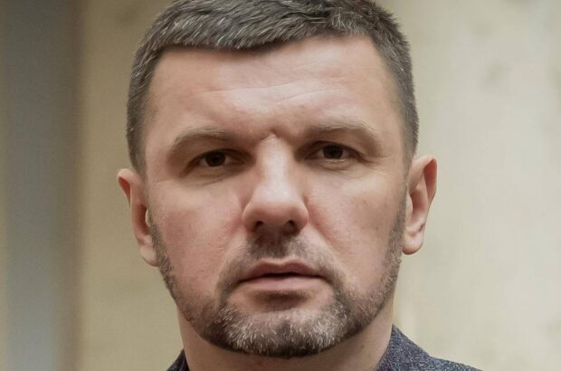 Чем известен нардеп Гузь, »Ленд Ровер» которого пытались сжечь в Киеве — скандалы и биография