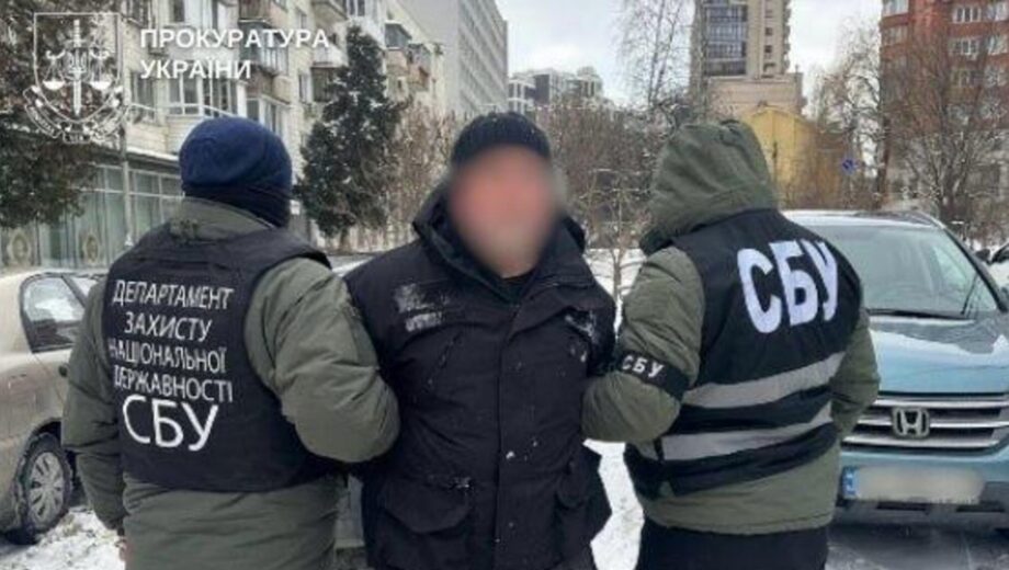 В Киеве разоблачили незаконную продажу оружия: подозреваемый хранил арсенал в больнице, где работал