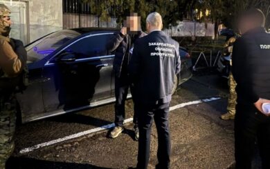 Суд арестовал на квартиры, землю и авто депутата горсовета Ужгорода