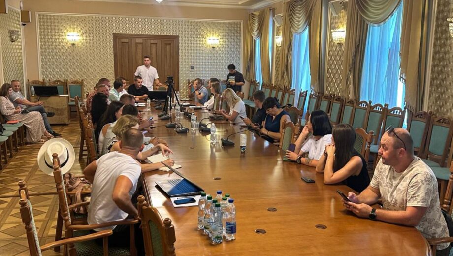 У Львові державні служби і волонтери обговорили проблеми ввезення гуманітарної допомоги