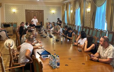 Во Львове государственные службы и волонтеры обсудили проблемы ввоза гуманитарной помощи