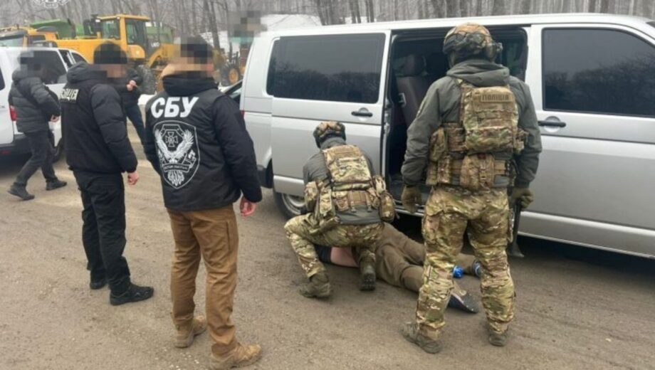 Оружие, взрывчатка и фальшивые документы: правоохранители разоблачили киевлянина в Хмельницкой области