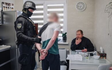 Полиция раскрыла масштабную схему изготовления поддельных документов в Харькове и Мукачево (фото, видео)