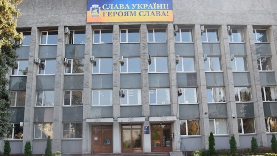 Дніпровська РДА переплатила 620 тисяч гривень за лопати – розслідування