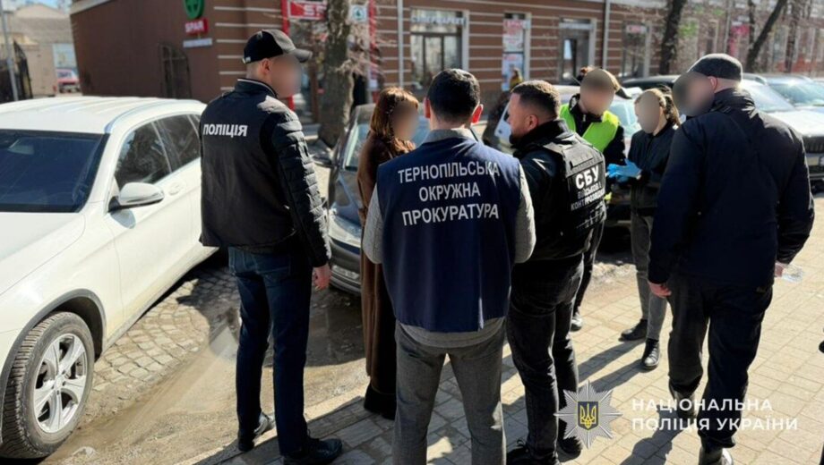 В Тернопольской области юристку разоблачили на взятке: за $3000 обещала »решить вопрос» с военным учетом
