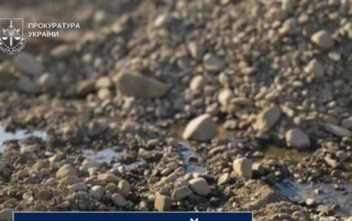 Нелегальный гравий и угрозы полиции: на Буковине троих братьев отдадут под суд