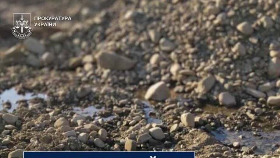 Нелегальный гравий и угрозы полиции: на Буковине троих братьев отдадут под суд