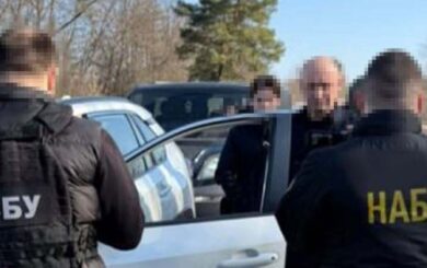 На Буковине разоблачили судью, который подстрекал адвоката к взятке в 30 тысяч долларов