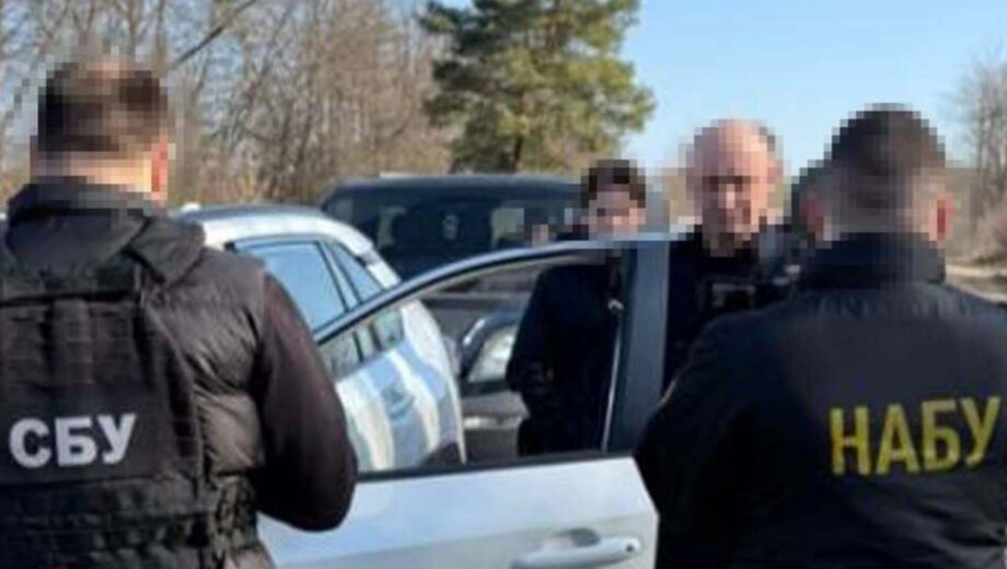 На Буковине разоблачили судью, который подстрекал адвоката к взятке в 30 тысяч долларов