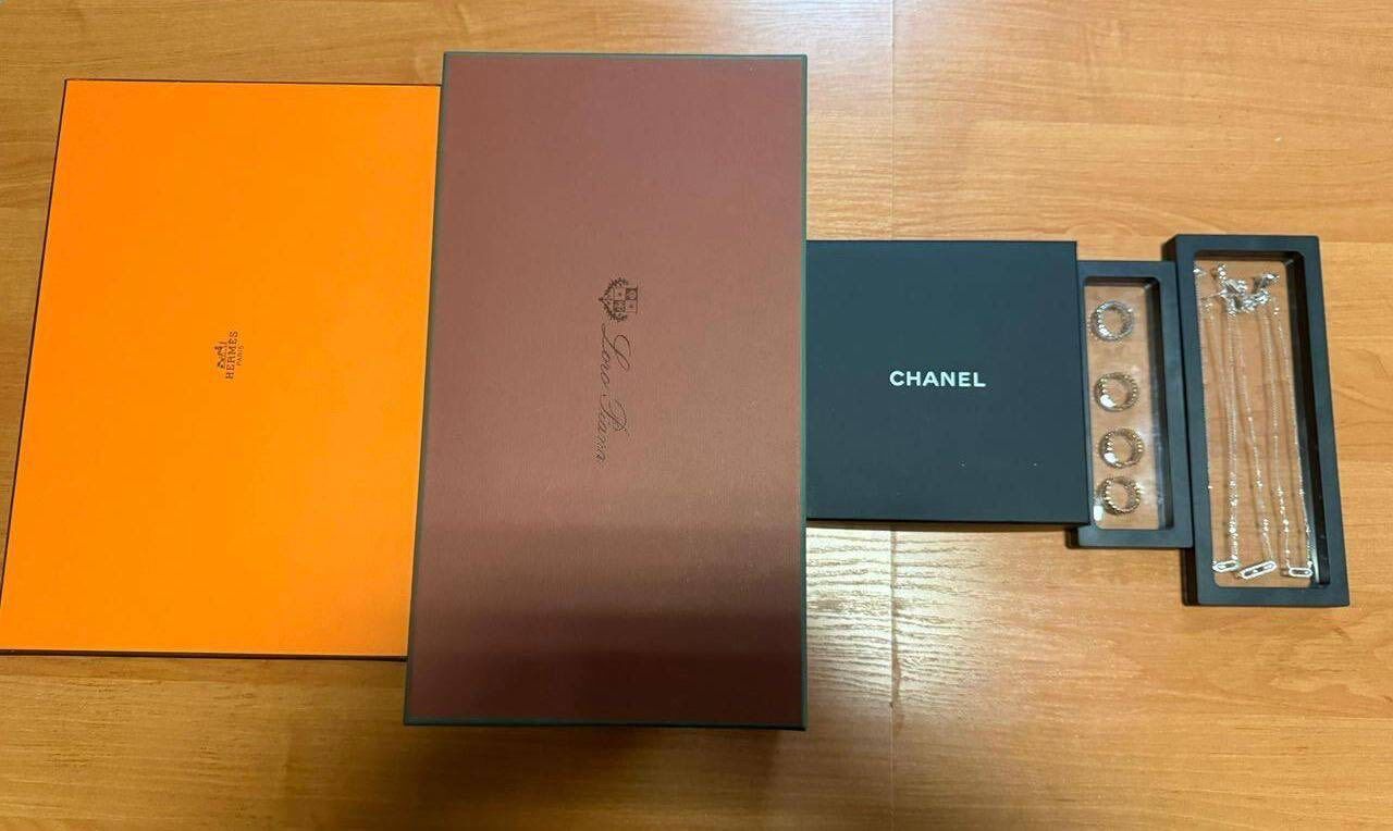 Cartier, Hermès, Chanel на 1,5 млн гривен: таможенники обнаружили незадекларированные брендовые вещи