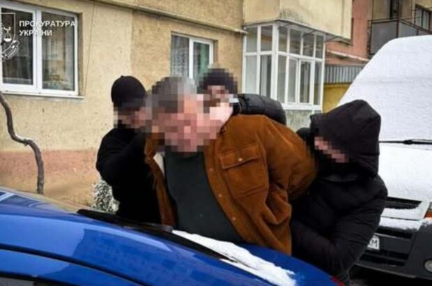 Елітні годинники ”в обхід митниці”: на Закарпатті судитимуть посадовця за схему з 5% ”відкату”