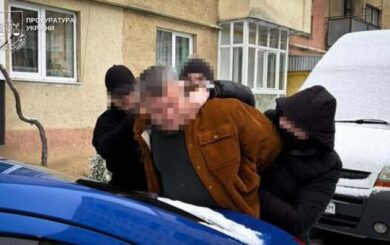 Элитные часы »в обход таможни»: в Закарпатье будут судить чиновника за схему с 5% »отката»