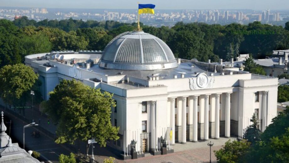 Украинцы с долгами за коммунальные услуги не смогут регистрировать автомобили: детали нового законопроекта