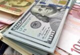 Курс валют на вихідні змінився: скільки коштують долар та євро