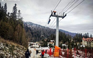 В Карпатах остановился горнолыжный подъемник