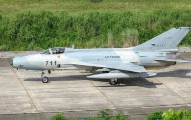 Трагедія в Дакці: винищувач F-7 BGI впав на територію школи