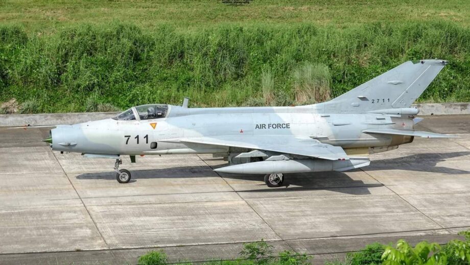 Трагедія в Дакці: винищувач F-7 BGI впав на територію школи