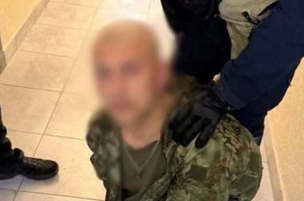 У Києві чоловік розгулював із автоматом у житловому комплексі: його затримала поліція