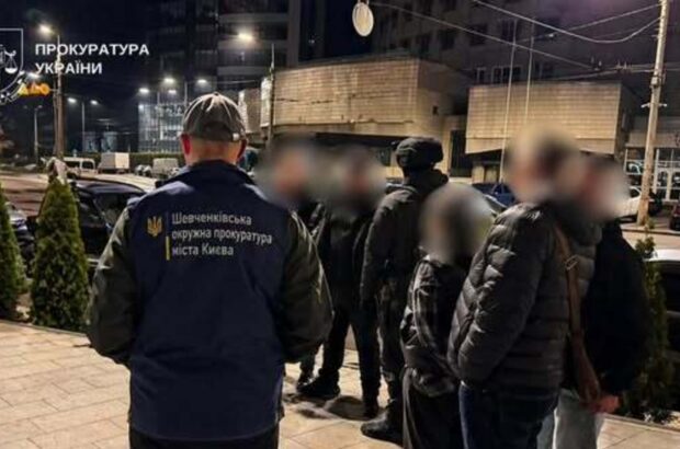 В Киеве разоблачили схему за $20 тыс.: подозреваемые обещали »договориться» о выходе мужчины из ТЦК