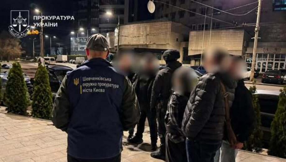В Киеве разоблачили схему за $20 тыс.: подозреваемые обещали »договориться» о выходе мужчины из ТЦК