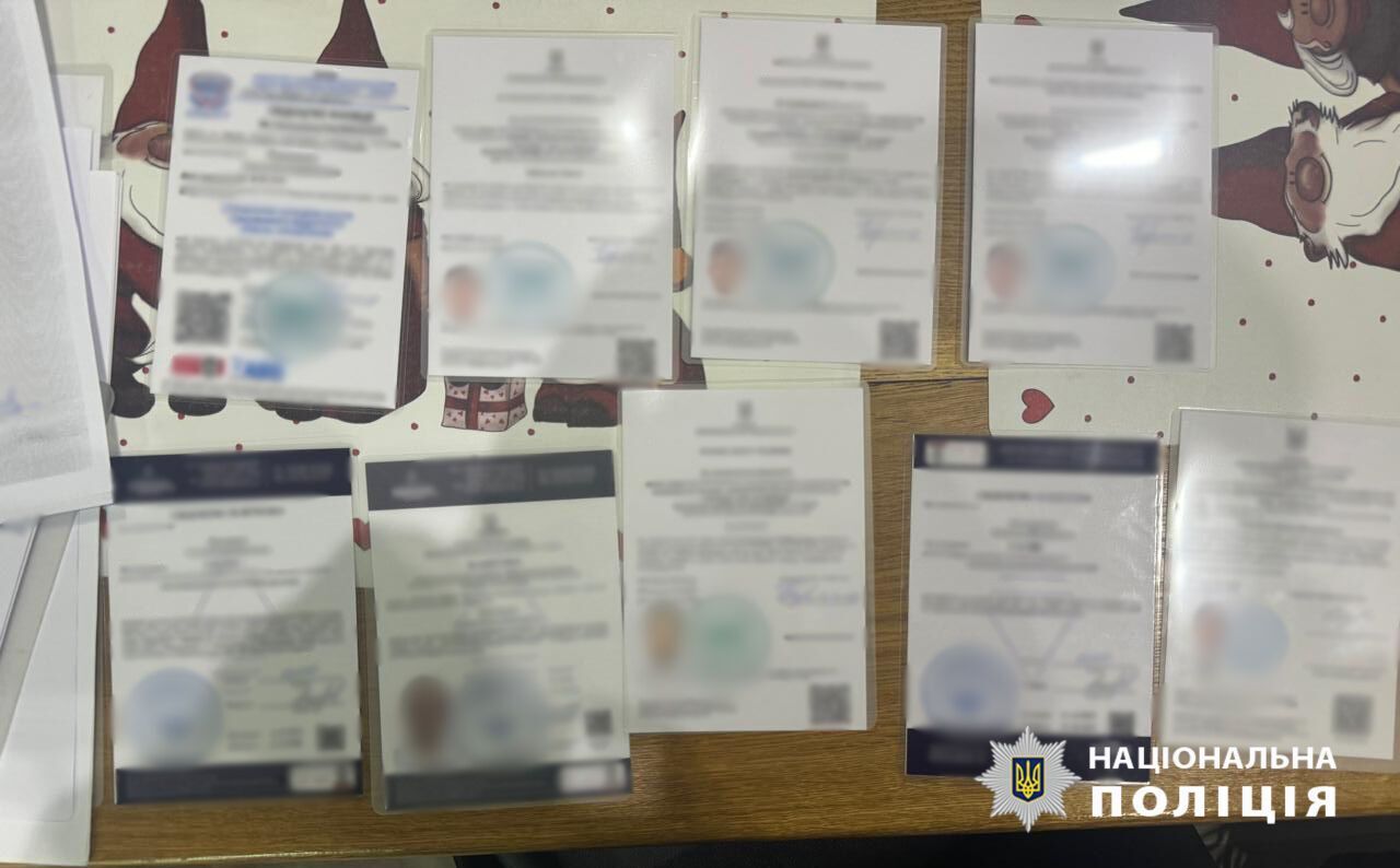 Двух женщин подозревают в незаконной переправке мужчин за границу