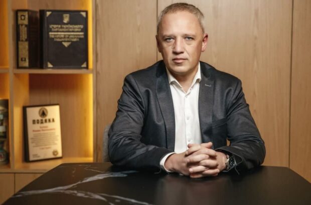Дроны для ВСУ с переплатой 1,34 млн: суд отказал следователям в доступе к документам черновицкого мэра Кличука