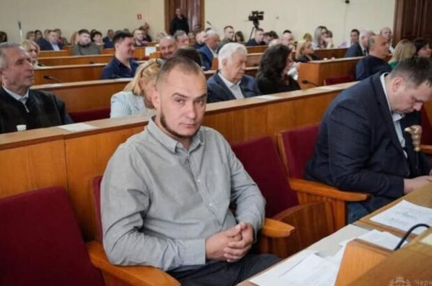 ”Вказівку дав Запаранюк”: депутат від ”Слуги народу” пояснив свою відсутність на сесії Чернівецької облради